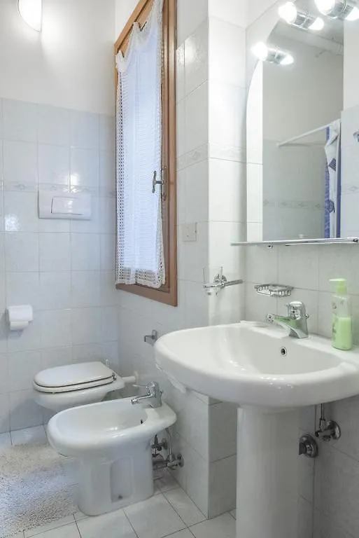 La Galea Venice Apt 0*,